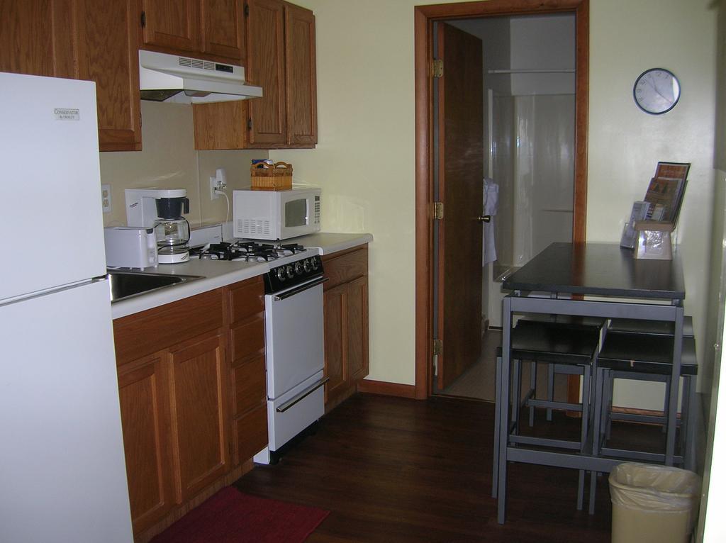 Camp Inn Lodge Oscoda Quarto foto