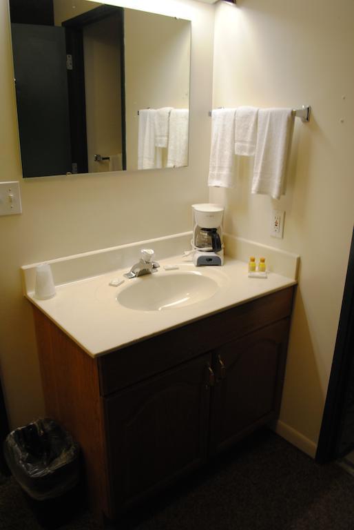 Camp Inn Lodge Oscoda Quarto foto