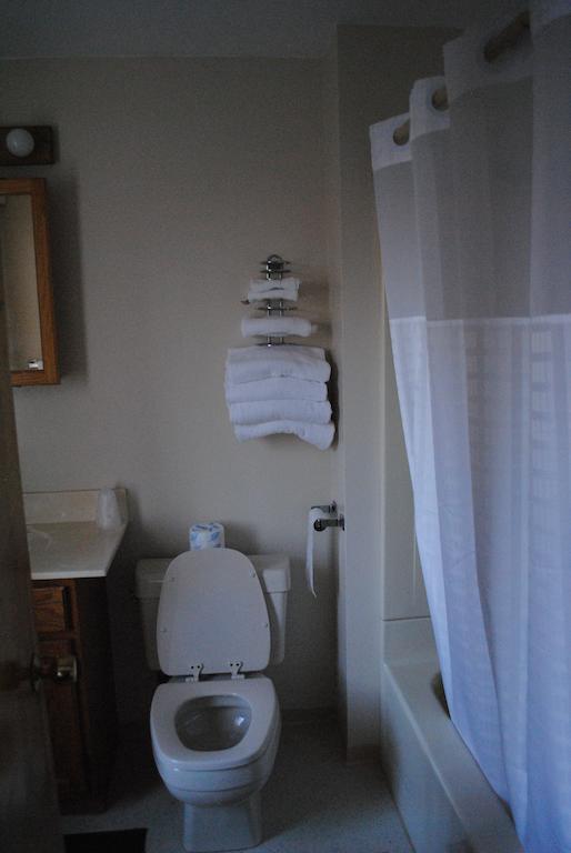 Camp Inn Lodge Oscoda Quarto foto
